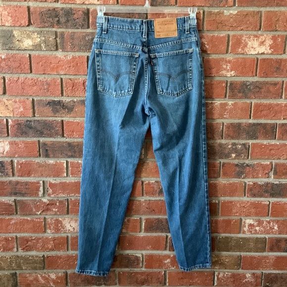 Vintage Levi’s Relaxed Fit Tapered Leg Classic Blue Denim Jeans - Picture 6 of 9